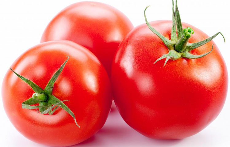 tri paradajza